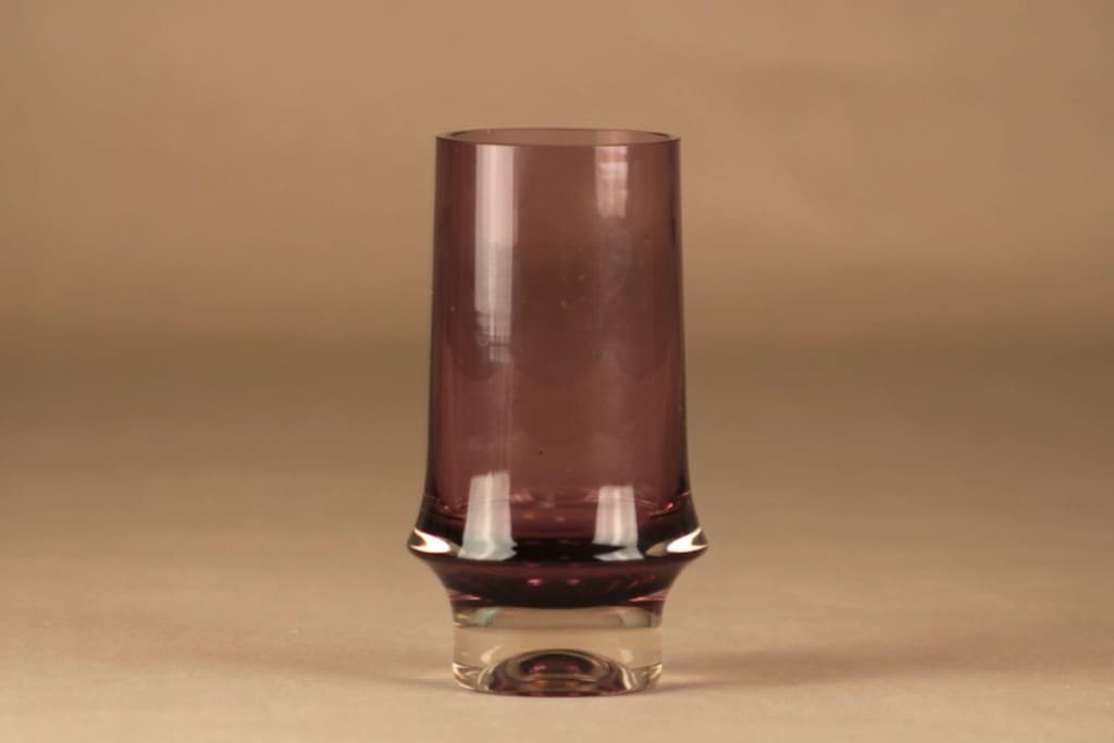 Iittala 3581 maljakko, lila, kirkas, suunnittelija Tapio Wirkkala, signeerattu kuva