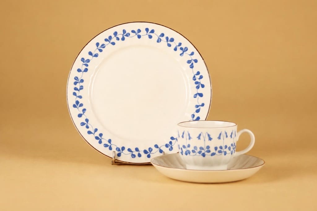 Arabia Vanamo kahvikuppi ja lautaset(2), sininen, 6 kpl, suunnittelija Esteri Tomula, ornamentti, kukka kuva 2