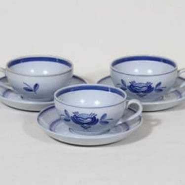 Arabia Blue Rose teekupit, käsinmaalattu, 3 kpl, suunnittelija Svea Granlund, käsinmaalattu, signeerattu