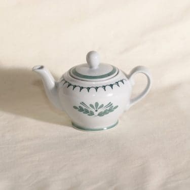 Arabia Green Thistle teekaadin, 25 cl, suunnittelija Olga Osol, 25 cl, pieni, käsinmaalattu