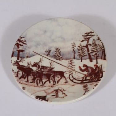 Arabia vuosilautanen, Porovaljakolla erämaassa, suunnittelija Andreas Alariesto, Porovaljakolla erämaassa, 1981, pieni, serikuva