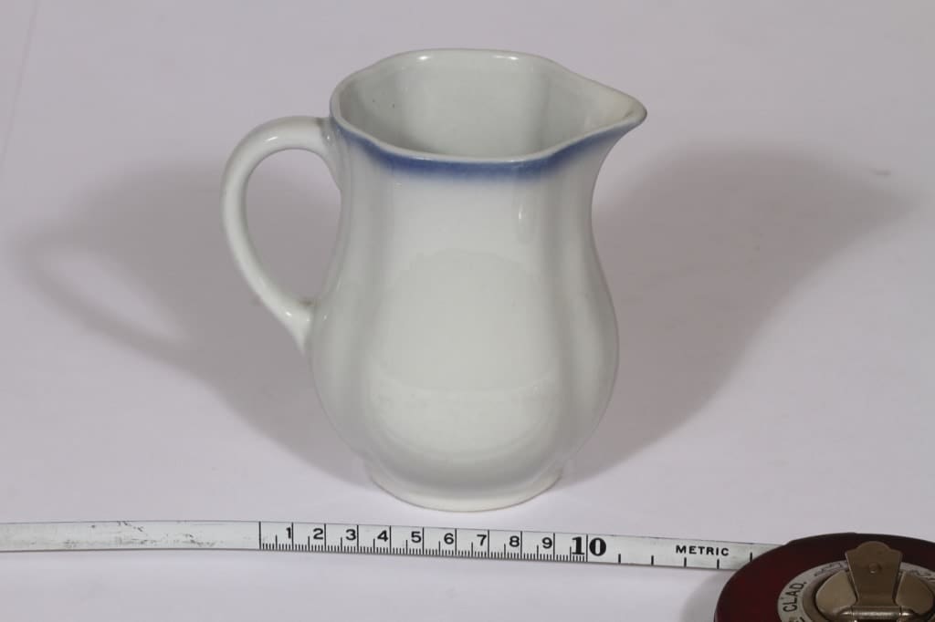 Arabia Nina kaadin, 0.5 l, suunnittelija , 0.5 l, pieni, puhalluskoriste, kukka-aihe kuva 2