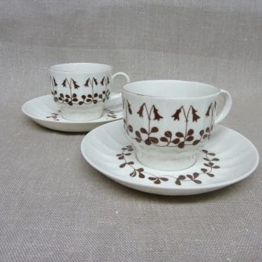 Arabia Vanamo kahvikupit, ruskea, 2 kpl, suunnittelija Esteri Tomula, serikuva, ornamentti