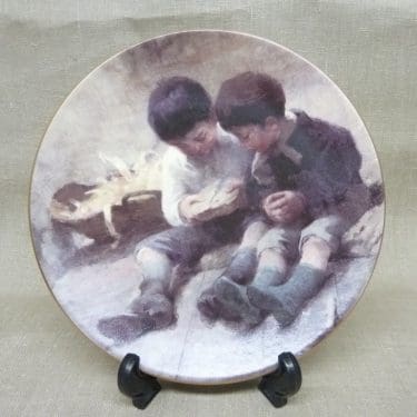 Arabia koristelautanen, Leikkivät Lapset, suunnittelija Helene Schjerfbeck, Leikkivät Lapset, serikuva, lapsiaihe