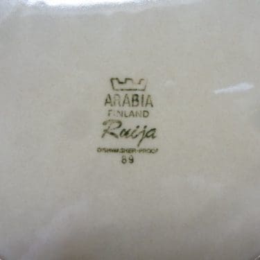 Arabia Ruija lautaset, ruskea, 2 kpl, suunnittelija Raija Uosikkinen, matala, raitakoriste