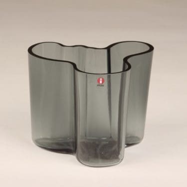Iittala Savoy maljakko, harmaa, suunnittelija Alvar Aalto, signeerattu