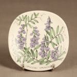Arabia Botanica koristelautanen, Harakankello, suunnittelija Esteri Tomula, Harakankello, serikuva, kukka-aihe
