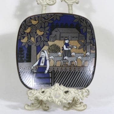 Arabia vuosilautanen, 1988, suunnittelija Raija Uosikkinen, 1988, Kalevala-aihe