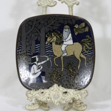 Arabia vuosilautanen, 1982, suunnittelija Raija Uosikkinen, 1982, Kalevala-aihe