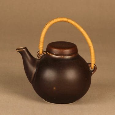 Arabia GA1 teekaadin, rottinkikahvalla, suunnittelija Ulla Procope, rottinkikahvalla