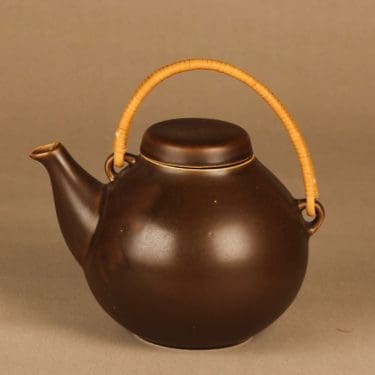 Arabia GA3 teekaadin, rottinkikahvalla, suunnittelija Ulla Procope, rottinkikahvalla