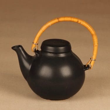 Arabia GA teekaadin, rottinkikahva, suunnittelija Ulla Procope, rottinkikahva