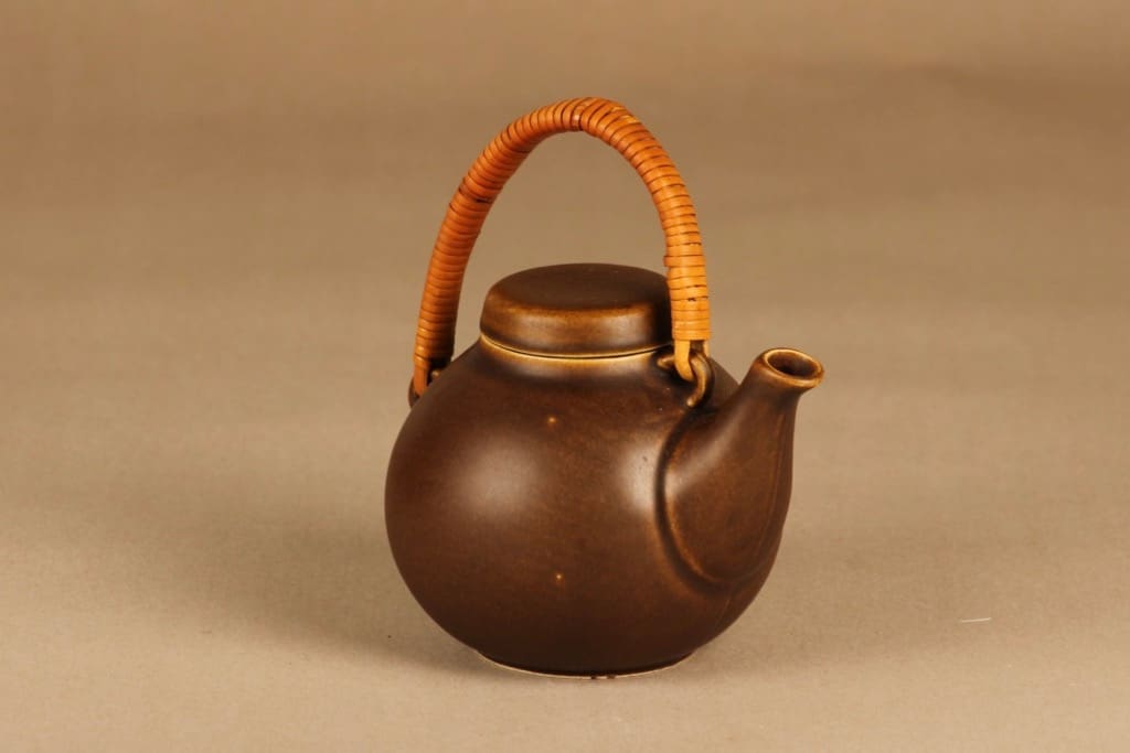 Arabia GA1 teekaadin, rottinkikahvalla, suunnittelija Ulla Procope, rottinkikahvalla kuva 2