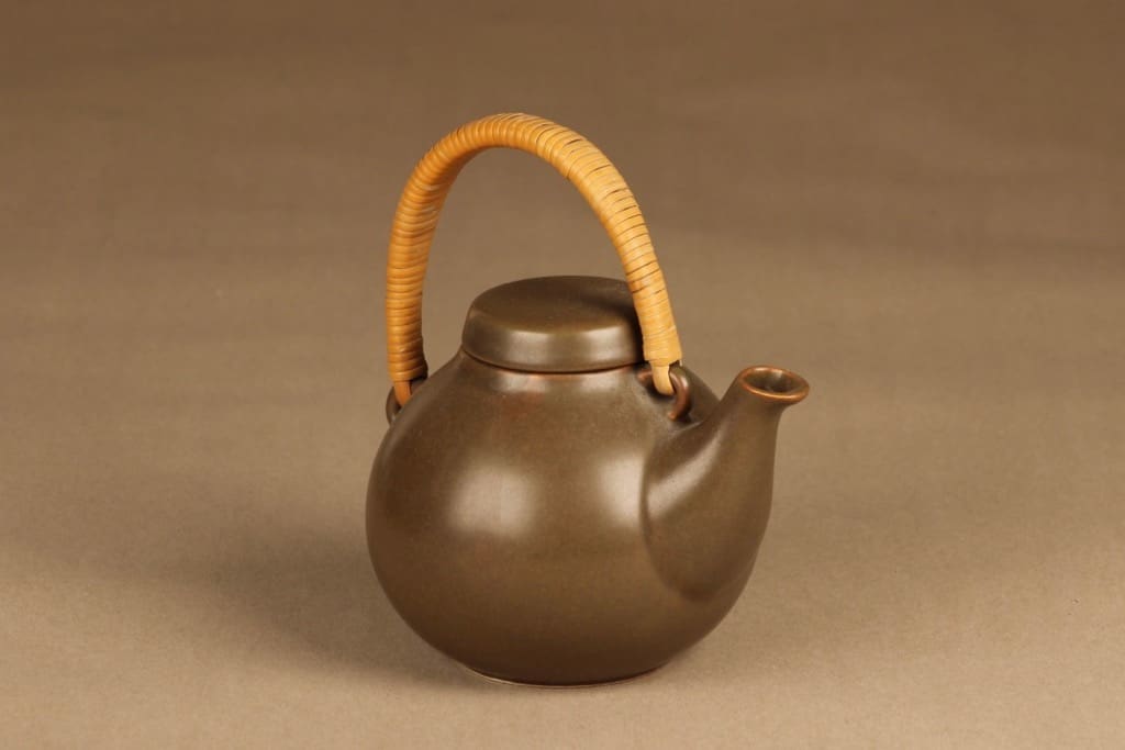 Arabia GA1 teekaadin, rottinkikahvalla, suunnittelija Ulla Procope, rottinkikahvalla kuva 2