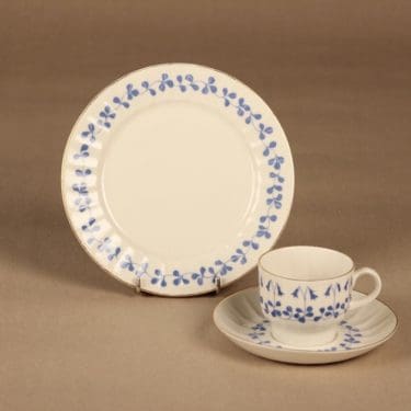 Arabia Vanamo kahvikuppi ja lautaset(2), sininen, suunnittelija Esteri Tomula, serikuva, ornamentti, kukka