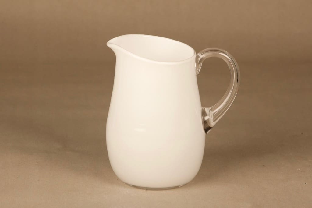 Iittala 2369, 2192 kaadin ja 4 lasia, 1 l, 2 dl, 1+4 kpl, suunnittelija Maire Gullichsen, 1 l, 2 dl kuva 2