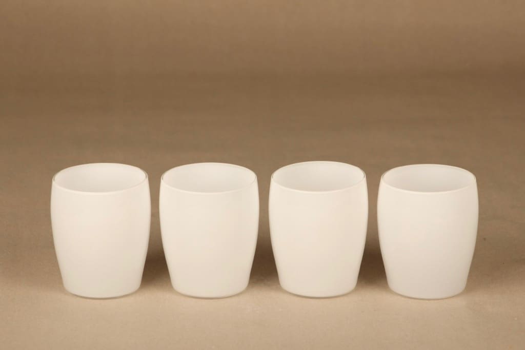 Iittala 2369, 2192 kaadin ja 4 lasia, 1 l, 2 dl, 1+4 kpl, suunnittelija Maire Gullichsen, 1 l, 2 dl kuva 3
