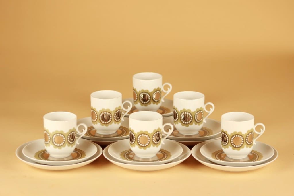 Arabia Tanja kahvikuppi ja lautaset(2), beige, hopea, 6 kpl, suunnittelija Esteri Tomula, serikuva